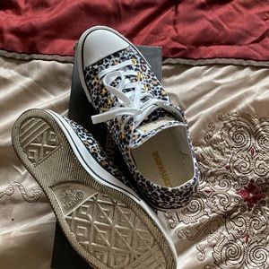 Leopard print converse